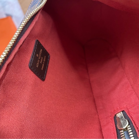 ❌❌SOLD❌❌Louis Vuitton Damier Ebene bodybag/ Bumbag - Picture 9 of 16
